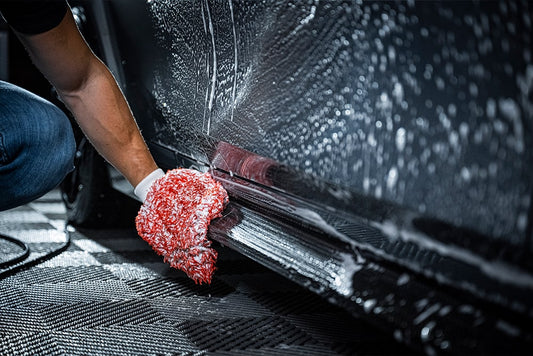 Je auto polijsten en zo laat je hem ook gelijk glanzen.