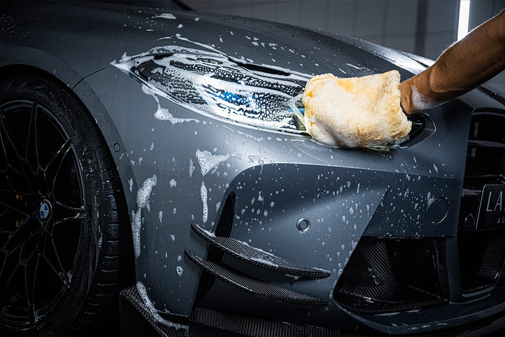Insectenresten op je bumper of motorkap? Zo voorkom je lakschade