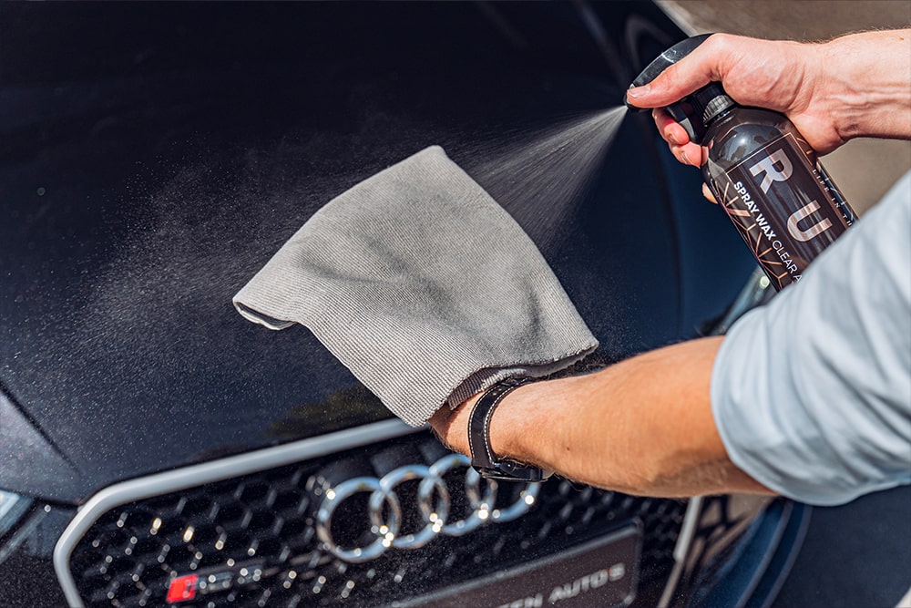 Matte lak schoonmaken en beschermen zonder glans te verliezen