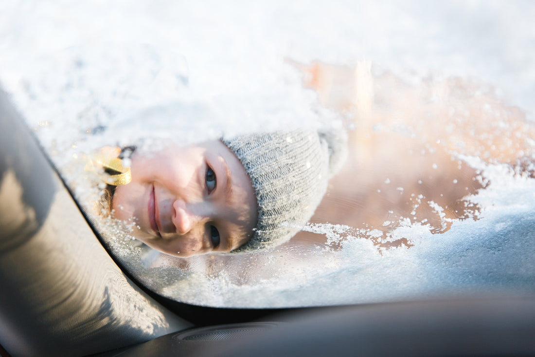 Auto wassen in de sneeuw